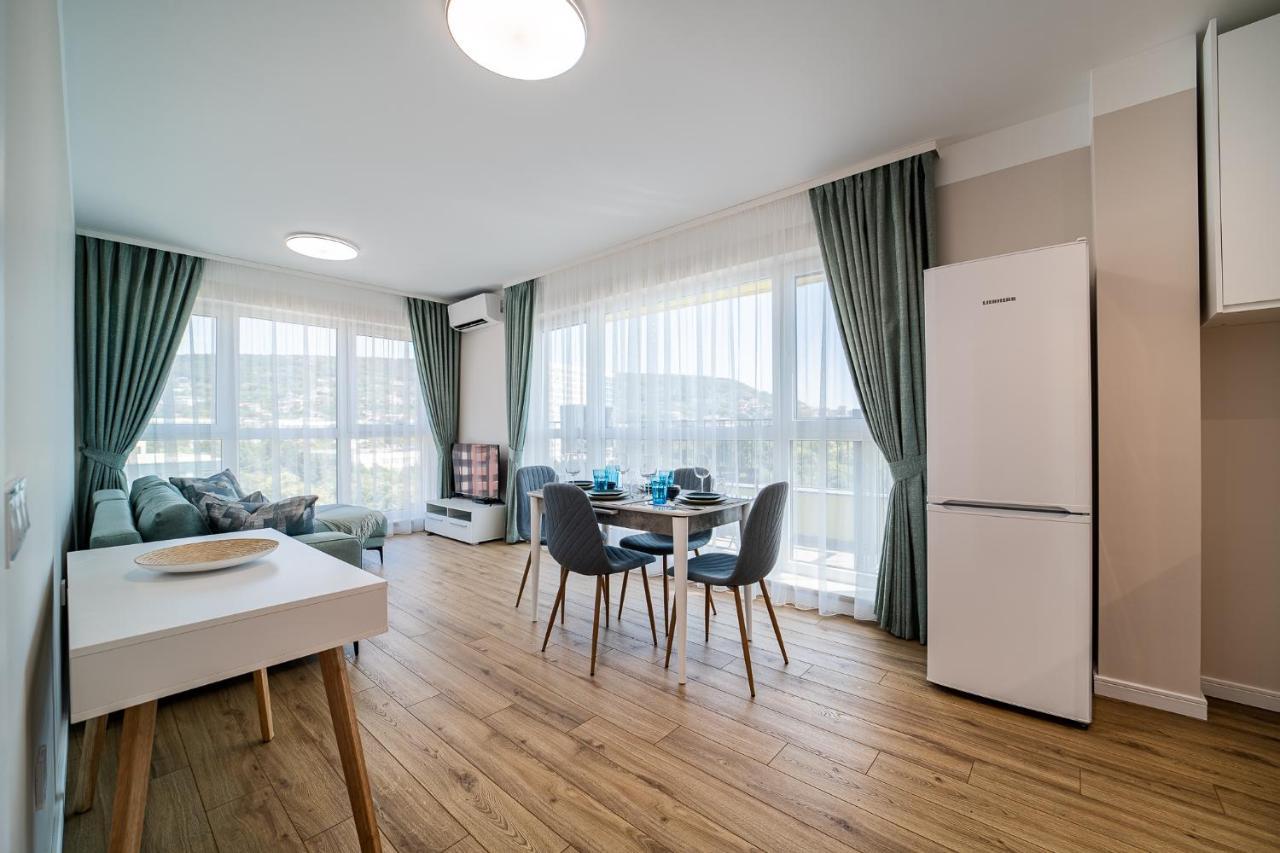 Sky Academic Apartment Varna ภายนอก รูปภาพ
